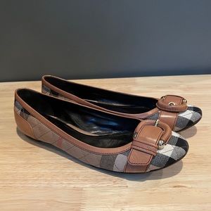 Burberry buckle nova check flats